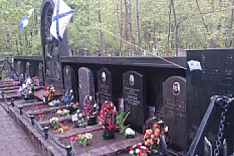 Мемориальный памятник экипажу подводной лодки К-19. Г. Москва, Кузьминское кладбище.